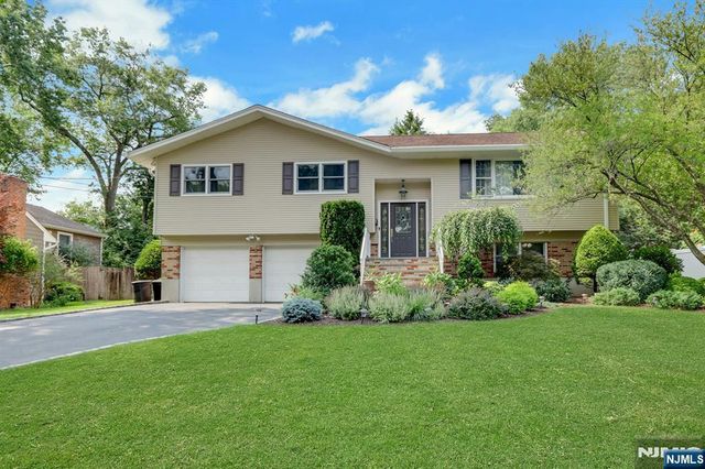 33 Hurlbut Street, Westwood, NJ 07675