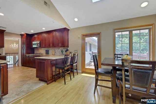 33 Hurlbut Street, Westwood, NJ 07675