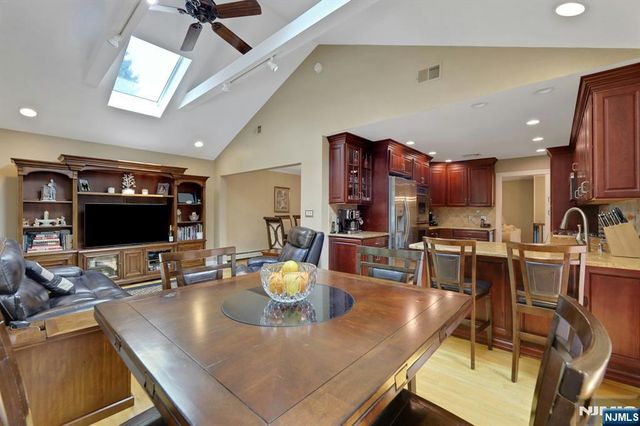 33 Hurlbut Street, Westwood, NJ 07675