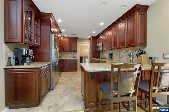33 Hurlbut Street, Westwood, NJ 07675