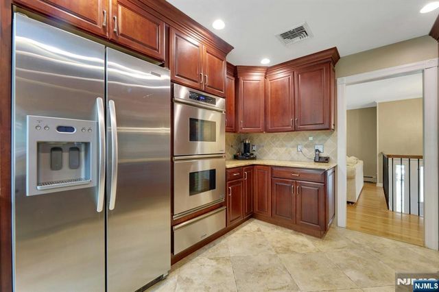 33 Hurlbut Street, Westwood, NJ 07675