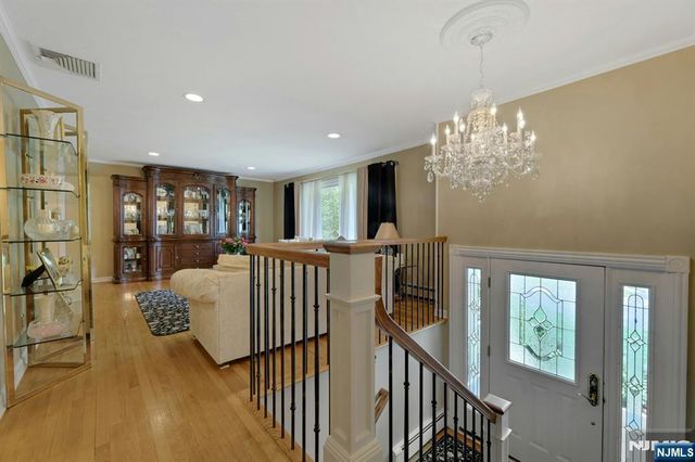 33 Hurlbut Street, Westwood, NJ 07675
