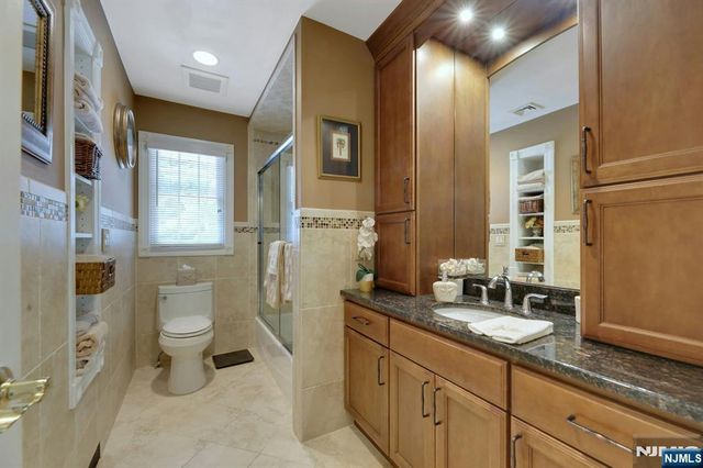 33 Hurlbut Street, Westwood, NJ 07675