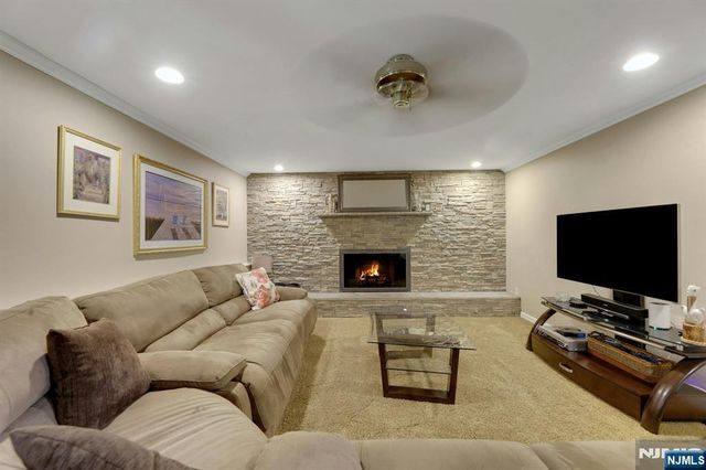33 Hurlbut Street, Westwood, NJ 07675