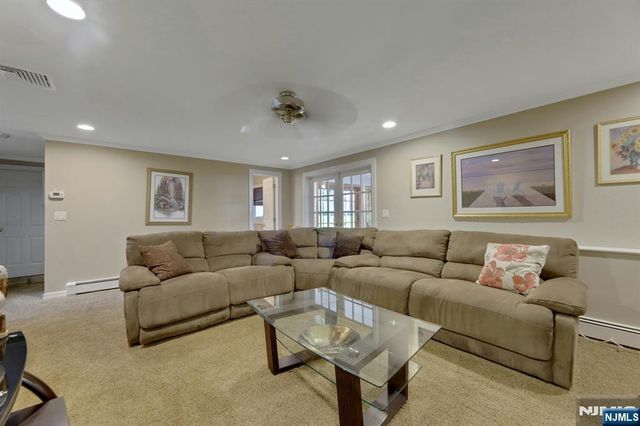 33 Hurlbut Street, Westwood, NJ 07675