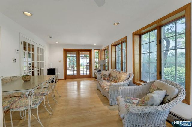 33 Hurlbut Street, Westwood, NJ 07675