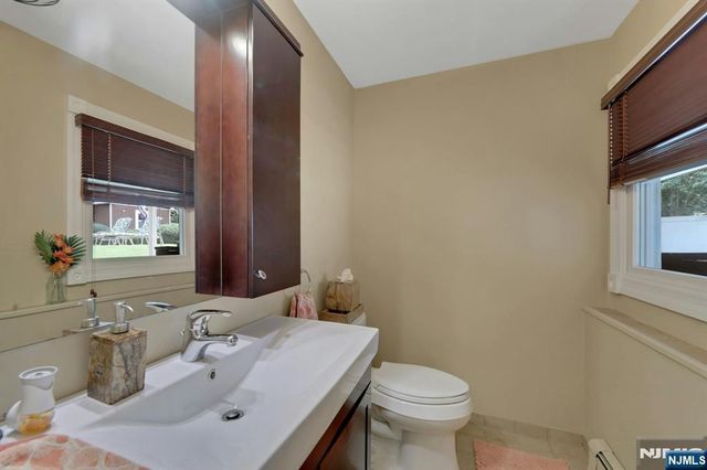 33 Hurlbut Street, Westwood, NJ 07675
