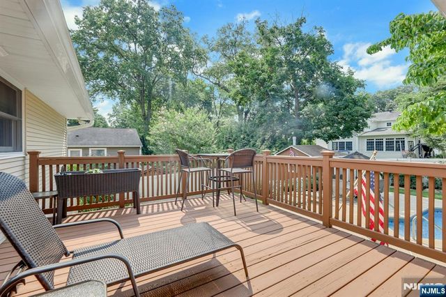 33 Hurlbut Street, Westwood, NJ 07675