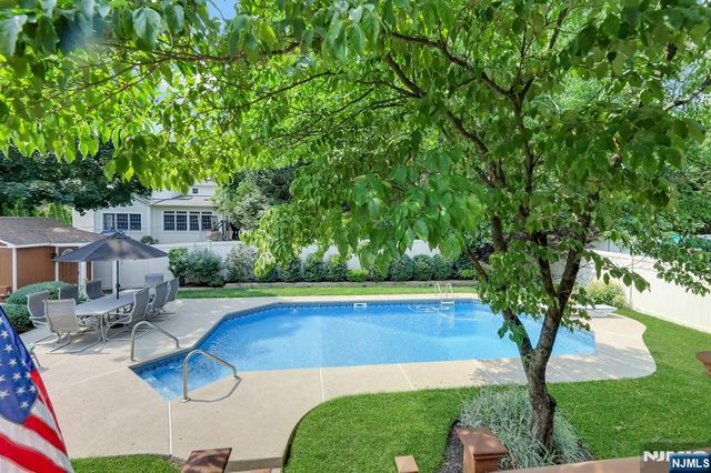 33 Hurlbut Street, Westwood, NJ 07675