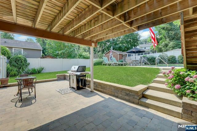 33 Hurlbut Street, Westwood, NJ 07675