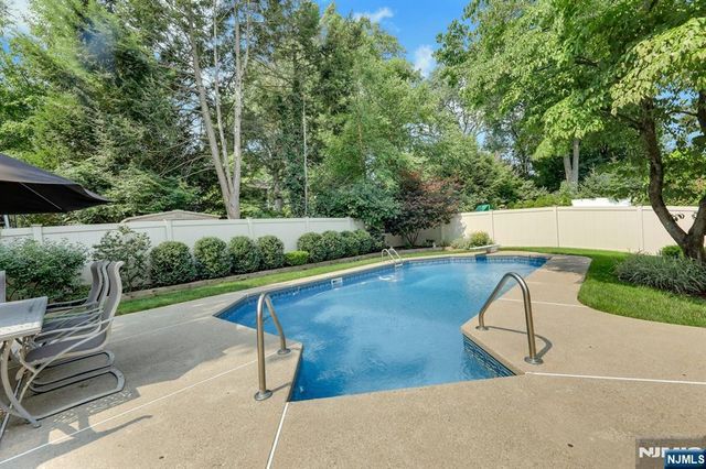 33 Hurlbut Street, Westwood, NJ 07675