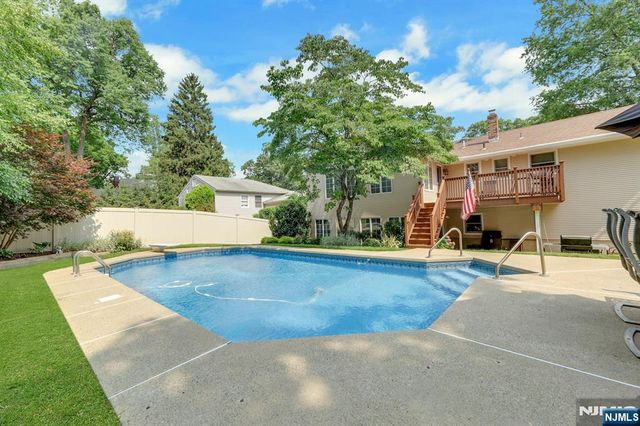 33 Hurlbut Street, Westwood, NJ 07675