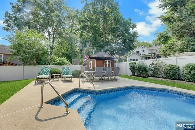 33 Hurlbut Street, Westwood, NJ 07675