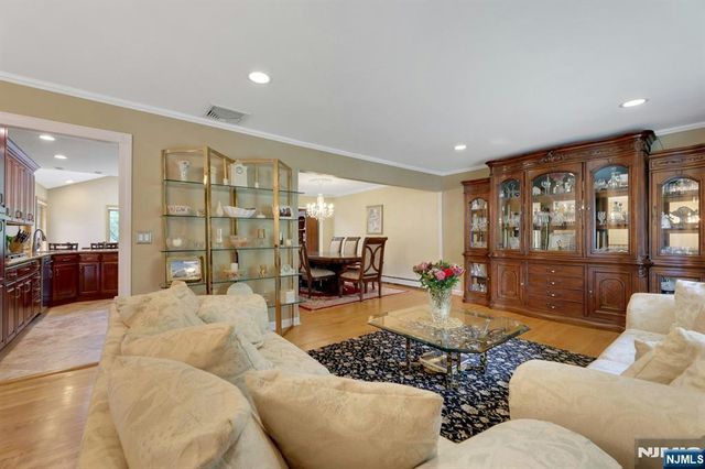 33 Hurlbut Street, Westwood, NJ 07675