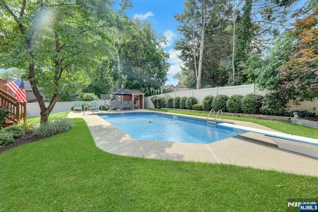 33 Hurlbut Street, Westwood, NJ 07675