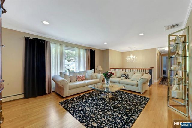 33 Hurlbut Street, Westwood, NJ 07675