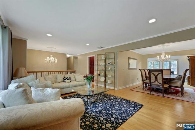 33 Hurlbut Street, Westwood, NJ 07675