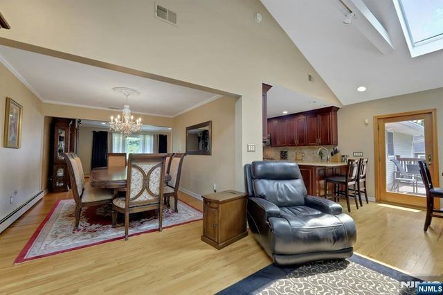 33 Hurlbut Street, Westwood, NJ 07675