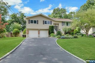 33 Hurlbut Street, Westwood, NJ 07675