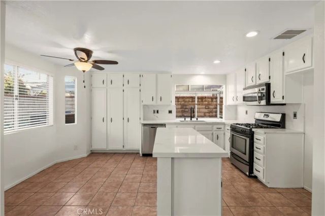 19717 Azure Field, Newhall, CA 91321