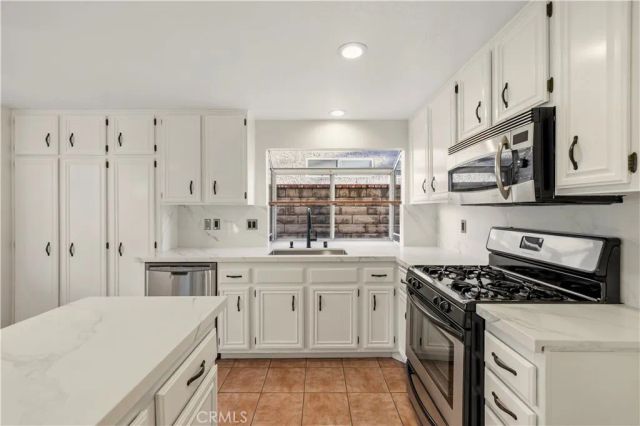 19717 Azure Field, Newhall, CA 91321