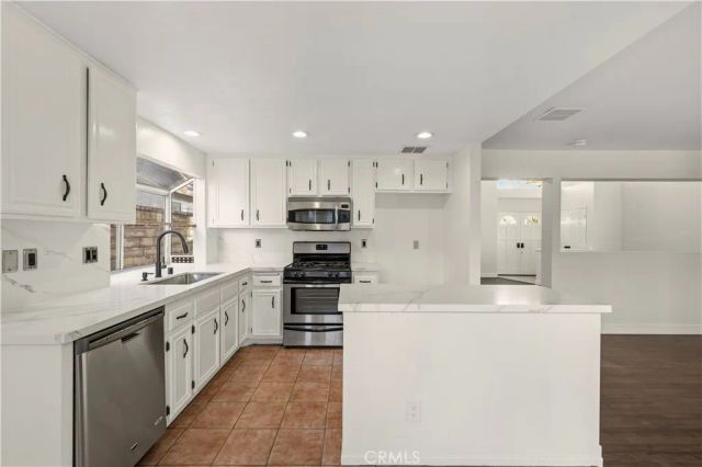 19717 Azure Field, Newhall, CA 91321