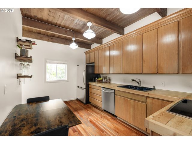 2716 Se ROSWELL St, Milwaukie, OR 97222