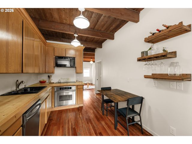 2716 Se ROSWELL St, Milwaukie, OR 97222