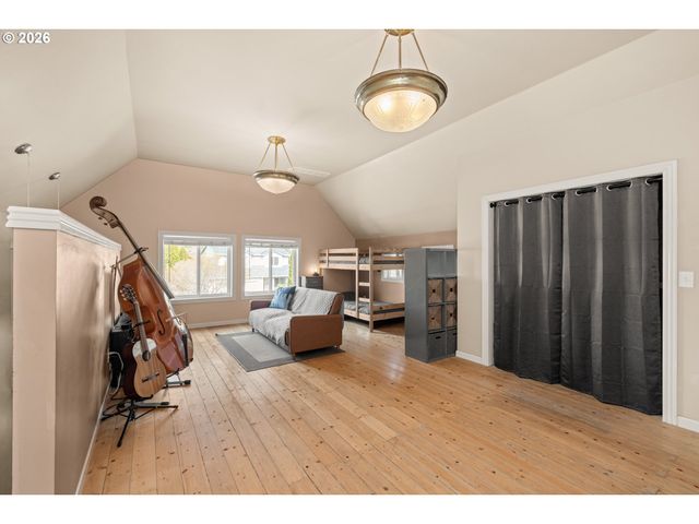 2716 Se ROSWELL St, Milwaukie, OR 97222