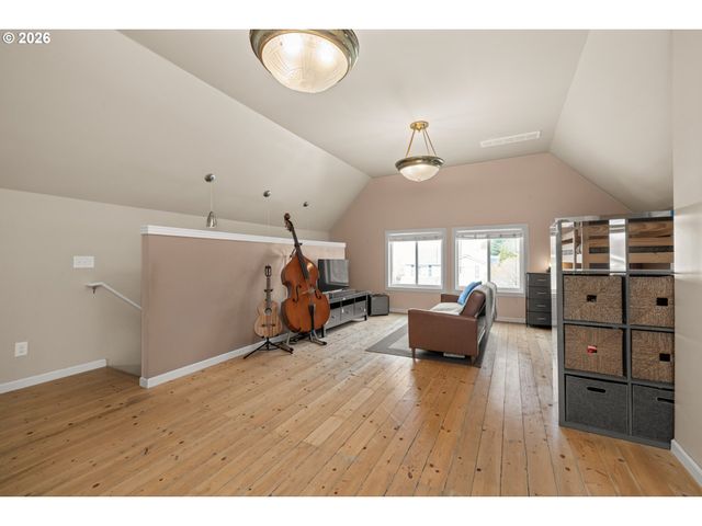 2716 Se ROSWELL St, Milwaukie, OR 97222