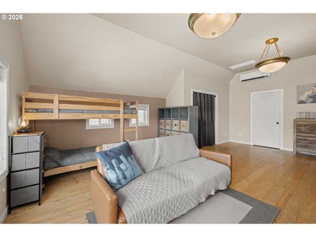 2716 Se ROSWELL St, Milwaukie, OR 97222