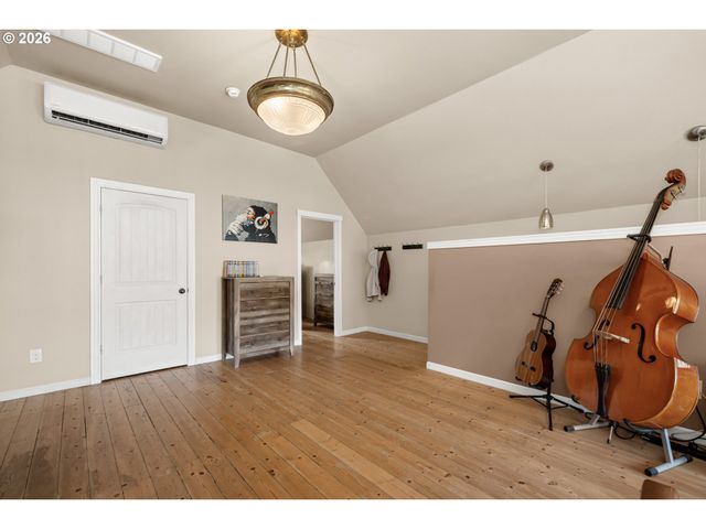 2716 Se ROSWELL St, Milwaukie, OR 97222