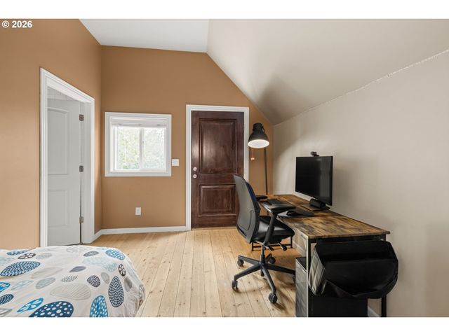 2716 Se ROSWELL St, Milwaukie, OR 97222