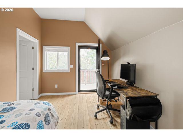 2716 Se ROSWELL St, Milwaukie, OR 97222