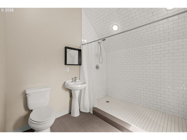 2716 Se ROSWELL St, Milwaukie, OR 97222