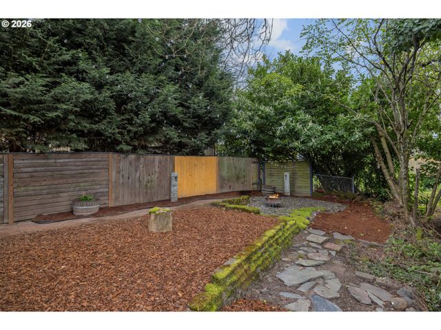 2716 Se ROSWELL St, Milwaukie, OR 97222