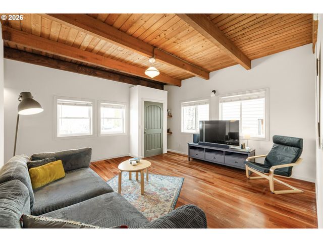 2716 Se ROSWELL St, Milwaukie, OR 97222