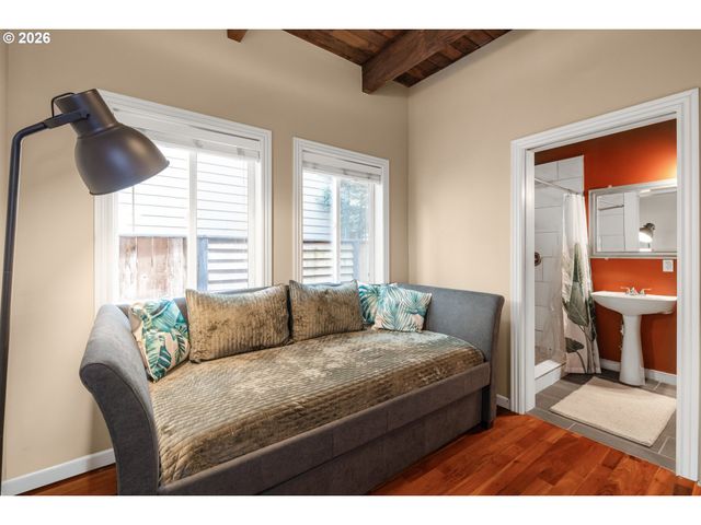 2716 Se ROSWELL St, Milwaukie, OR 97222