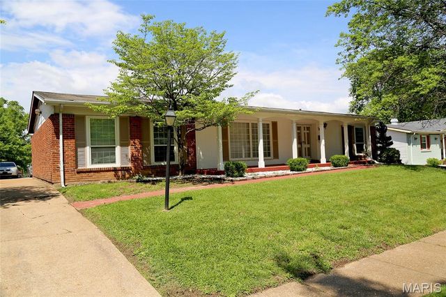 3835 Greengrass Drive, Florissant, MO 63033