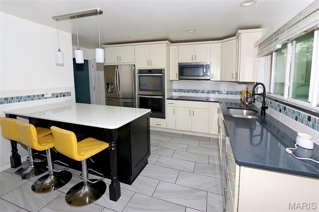 3835 Greengrass Drive, Florissant, MO 63033