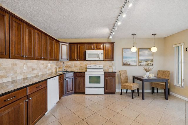 1882 PINE RIDGE WAY W E1, Palm Harbor, FL 34684