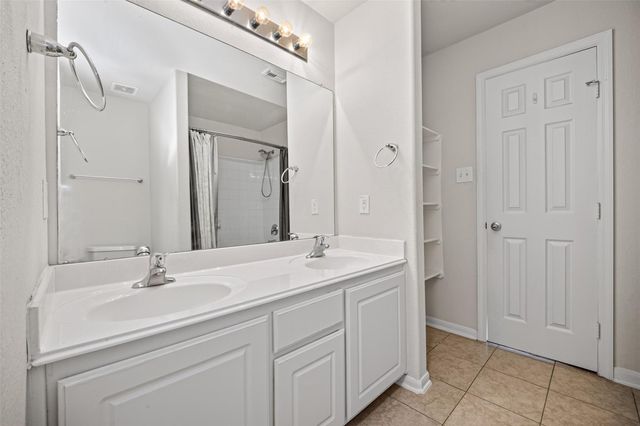 13034 Fenland Field Lane, Houston, TX 77047