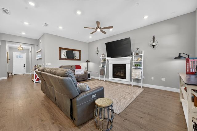 3205 Chickadee Ct, Rocklin, CA 95765