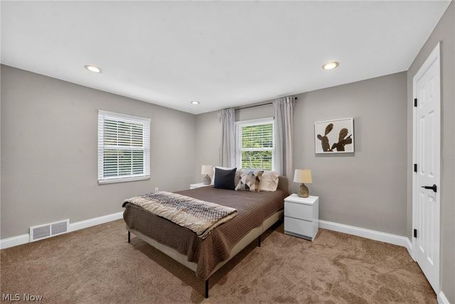 444 Hampshire Road, Akron, OH 44313
