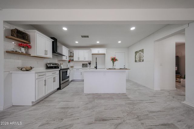 7815 S 1ST Drive, Phoenix, AZ 85041