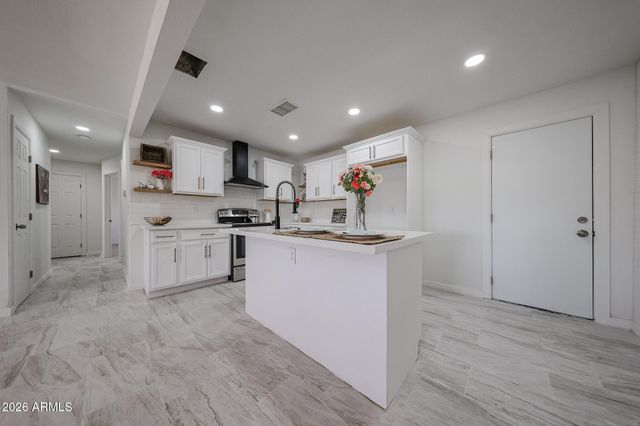 7815 S 1ST Drive, Phoenix, AZ 85041