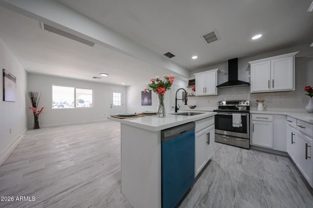 7815 S 1ST Drive, Phoenix, AZ 85041