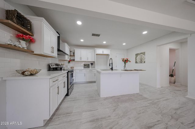 7815 S 1ST Drive, Phoenix, AZ 85041