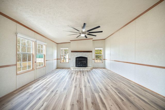 2358 E Hwy 1376, East Bernstadt, KY 40729