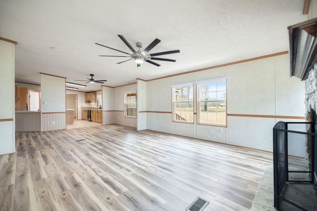 2358 E Hwy 1376, East Bernstadt, KY 40729